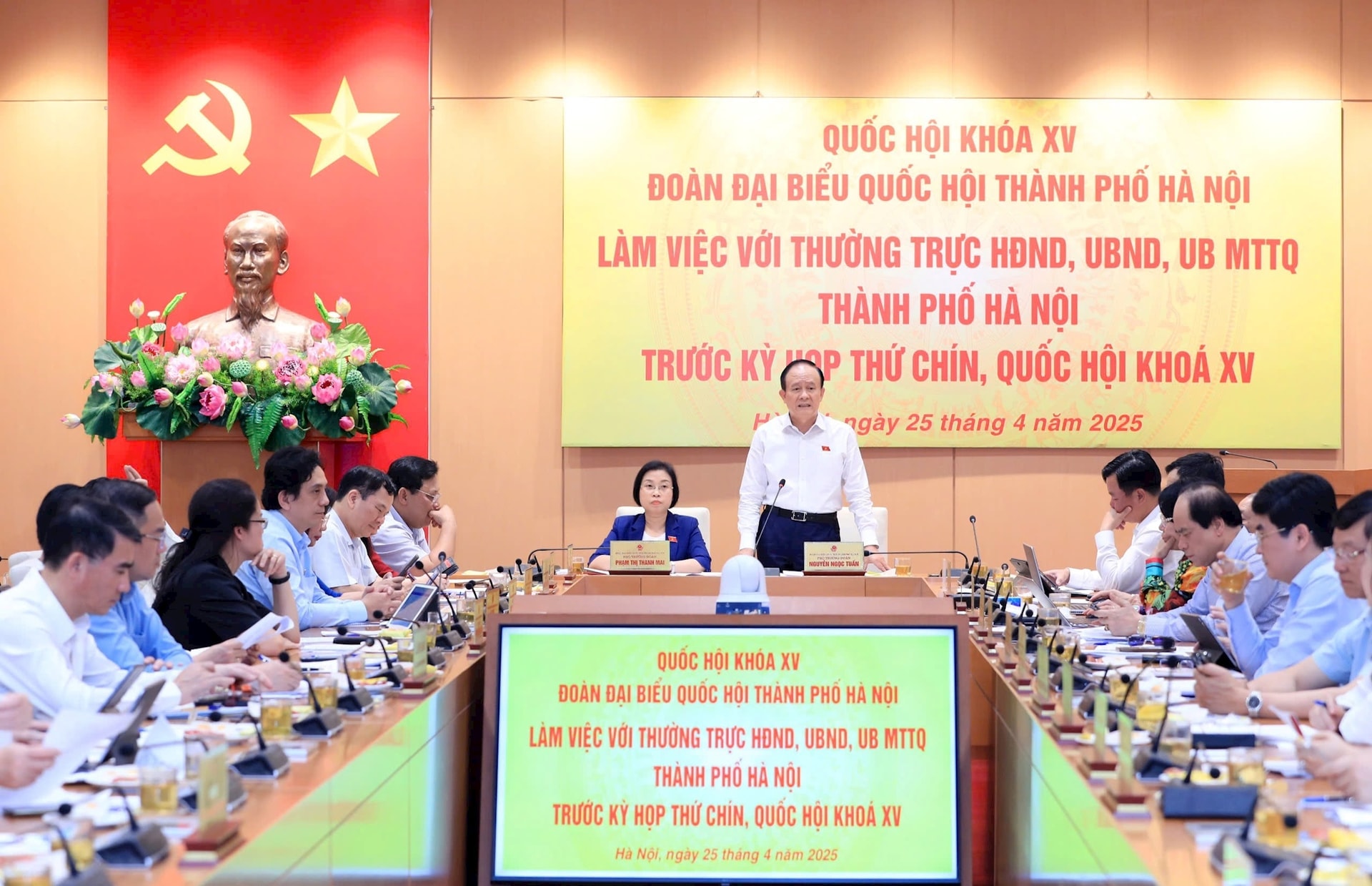 quang-canh-buoi-lam-viec-cua-doan-dai-bieu-quoc-hoi-thanh-pho-ha-noi-voi-thuong-truc-hdnd-ubnd-uy-ban-mttq-viet-nam-thanh-pho-ha-noi-truoc-ky-hop-thu-9-quoc-hoi-khoa-xv..jpg