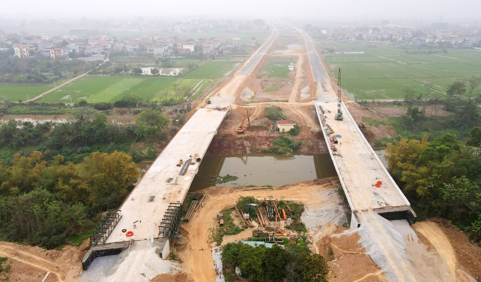 tuyen-duong-vanh-dai-4-vung-thu-do-qua-dia-ban-huyen-me-linh-dang-hinh-thanh.-anh-quang-thai.jpg