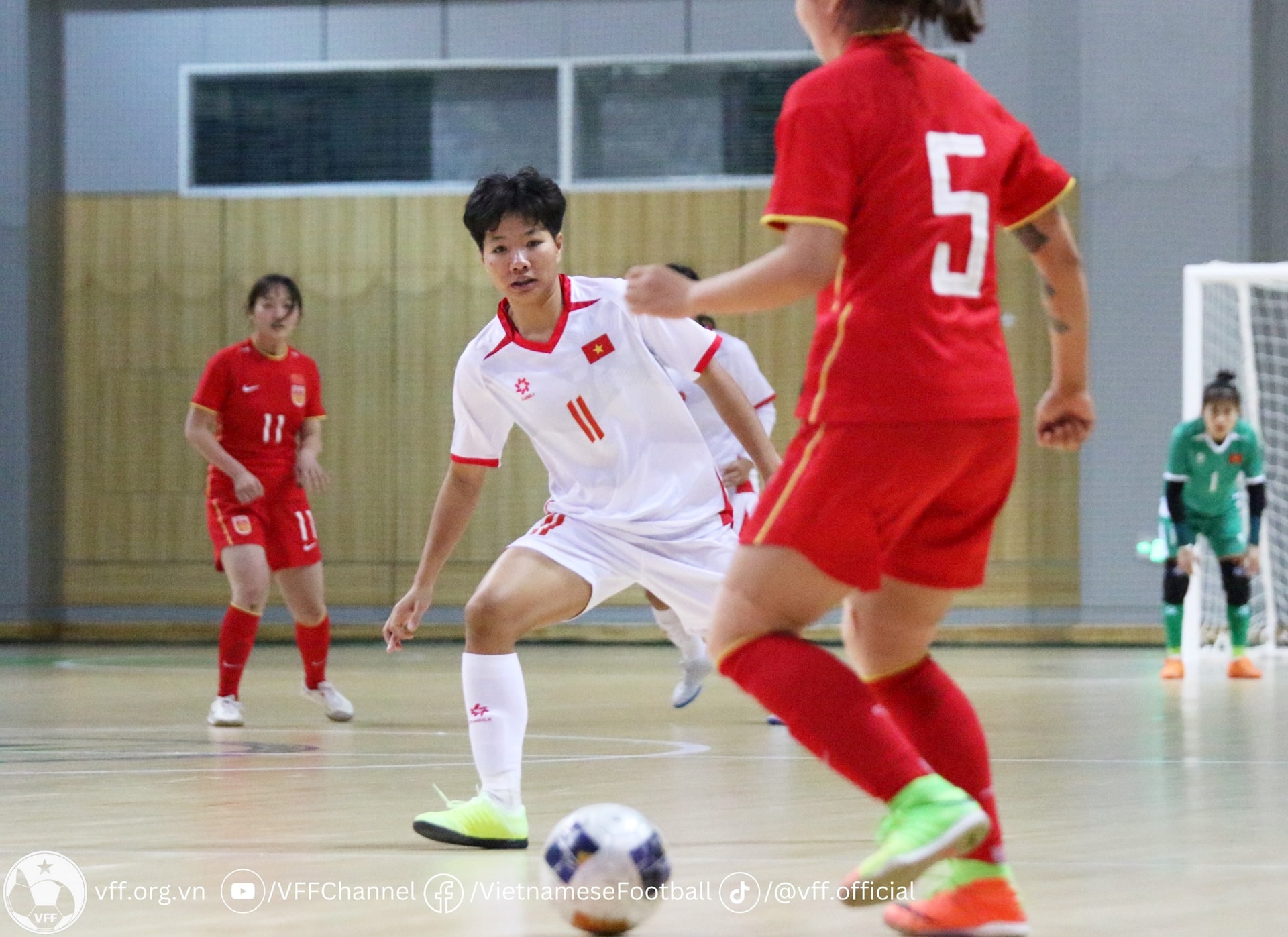 4-futsal-nu-vn5.jpeg