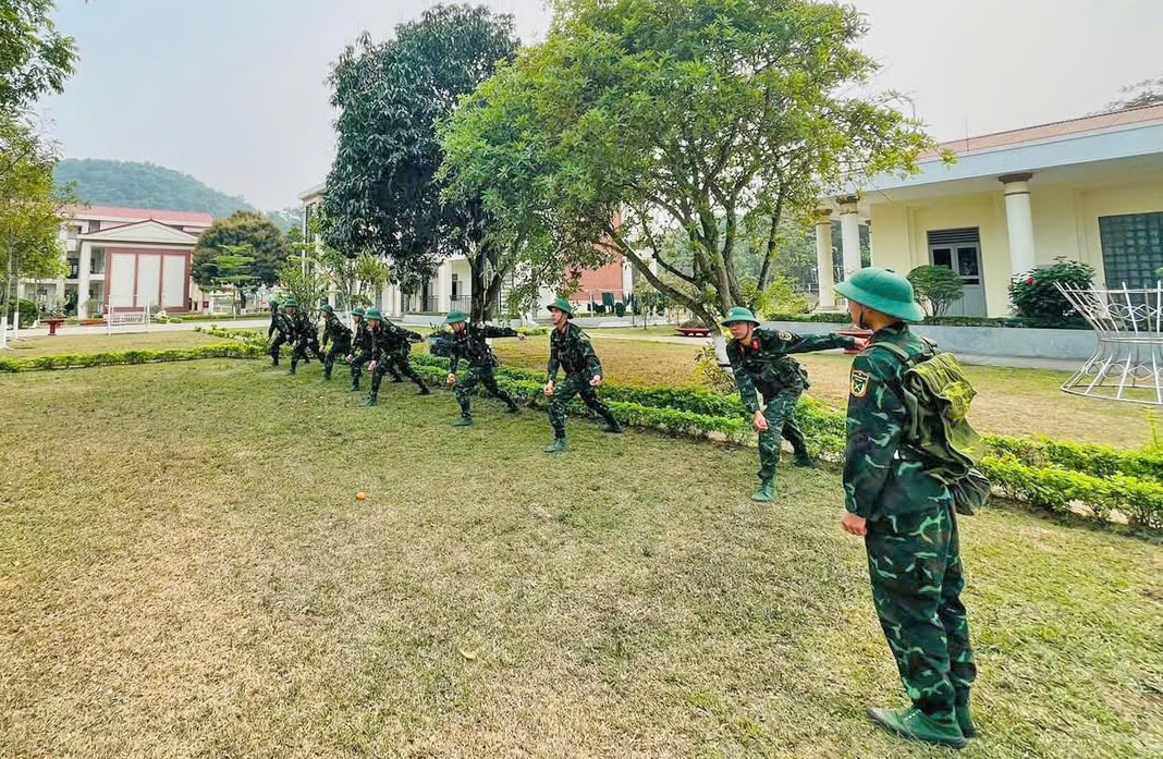 gio-huan-luyen-cua-chien-si-moi-tai-trung-doan-692-su-doan-301-bo-tu-lenh-thu-do-ha-noi-.-anh-huu-thu.jpg