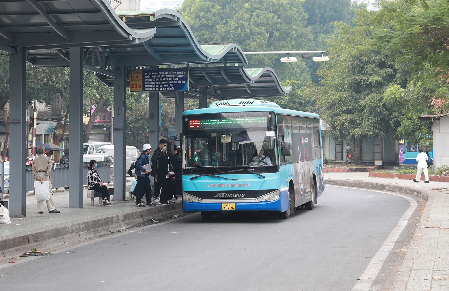 bus-long-bien.jpg
