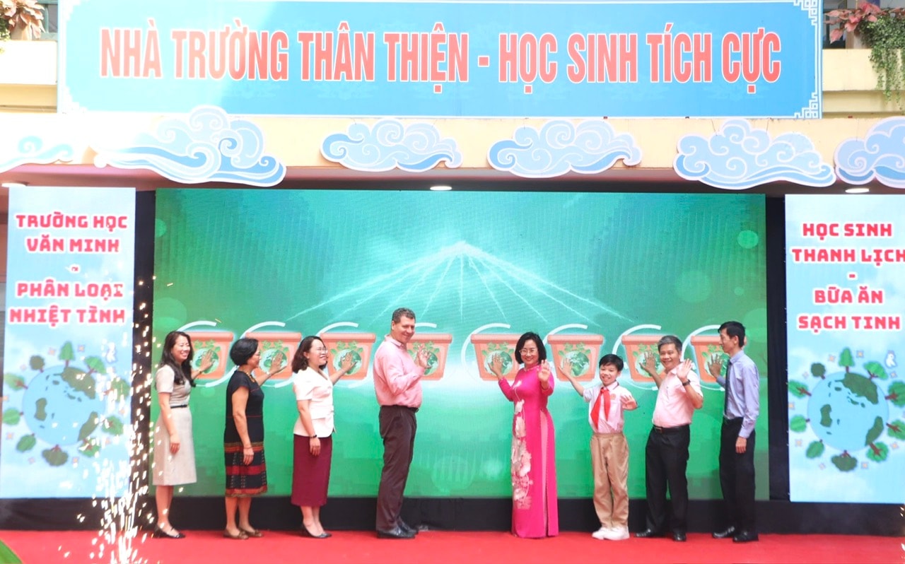 hoan-kiem-khong-rac-thai-bam-nut-cam-ket.jpg