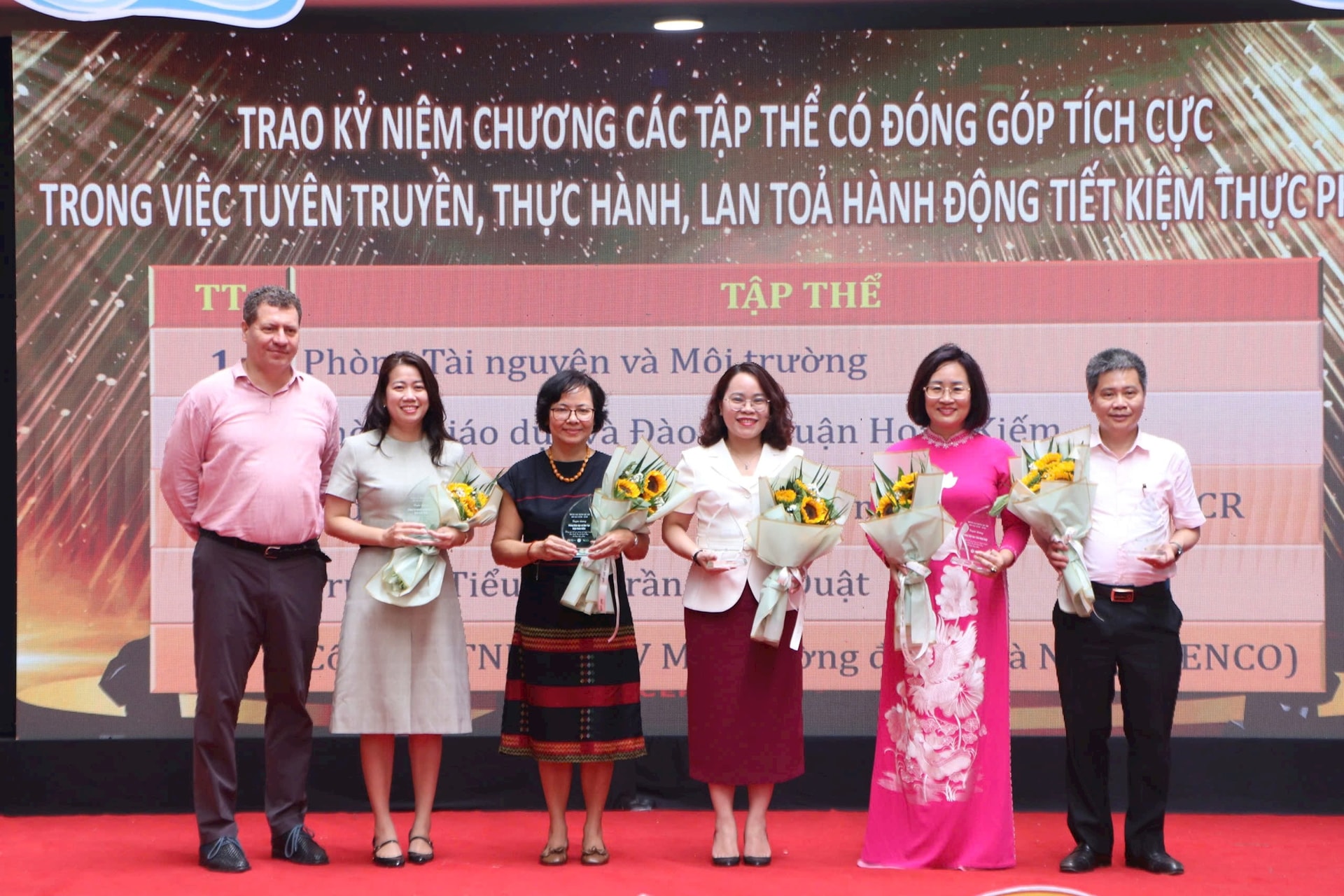 hoan-kiem-khong-rac-thai-khen-thuong-cam-ket.jpg
