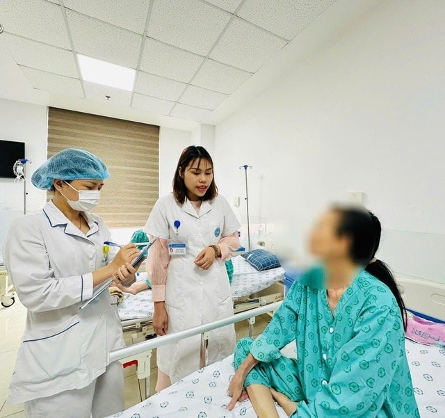 Phẫu thuật khối u ruột non khủng gần 4kg