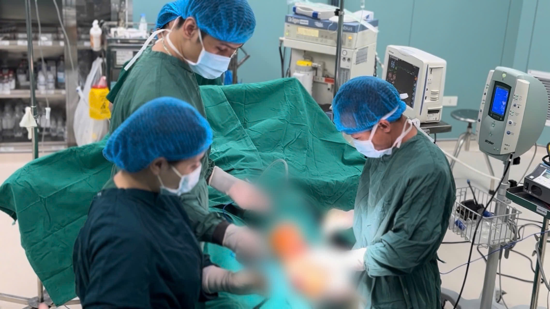 “Cứu” đôi chân dập nát cho bệnh nhân sau tai nạn kinh hoàng “Cứu” đôi chân dập nát cho bệnh nhân sau tai nạn kinh hoàng