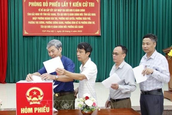 cdnmedia.baotintuc.vn-upload-scmm7uuw1w36alr4yuukq-files-2025-05-06-_lay-y-kien-060525(1).jpg