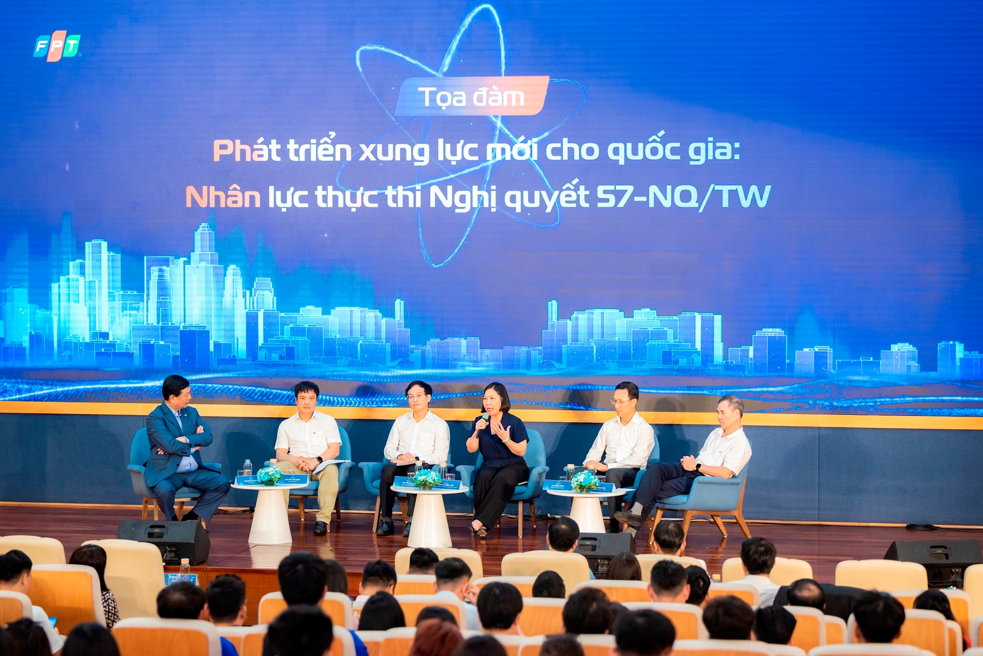 toa-dam-_phat-trien-xung-luc-moi-cho-quoc-gia_-nhan-luc-thuc-thi-nghi-quyet-57-nq_tw_..jpg
