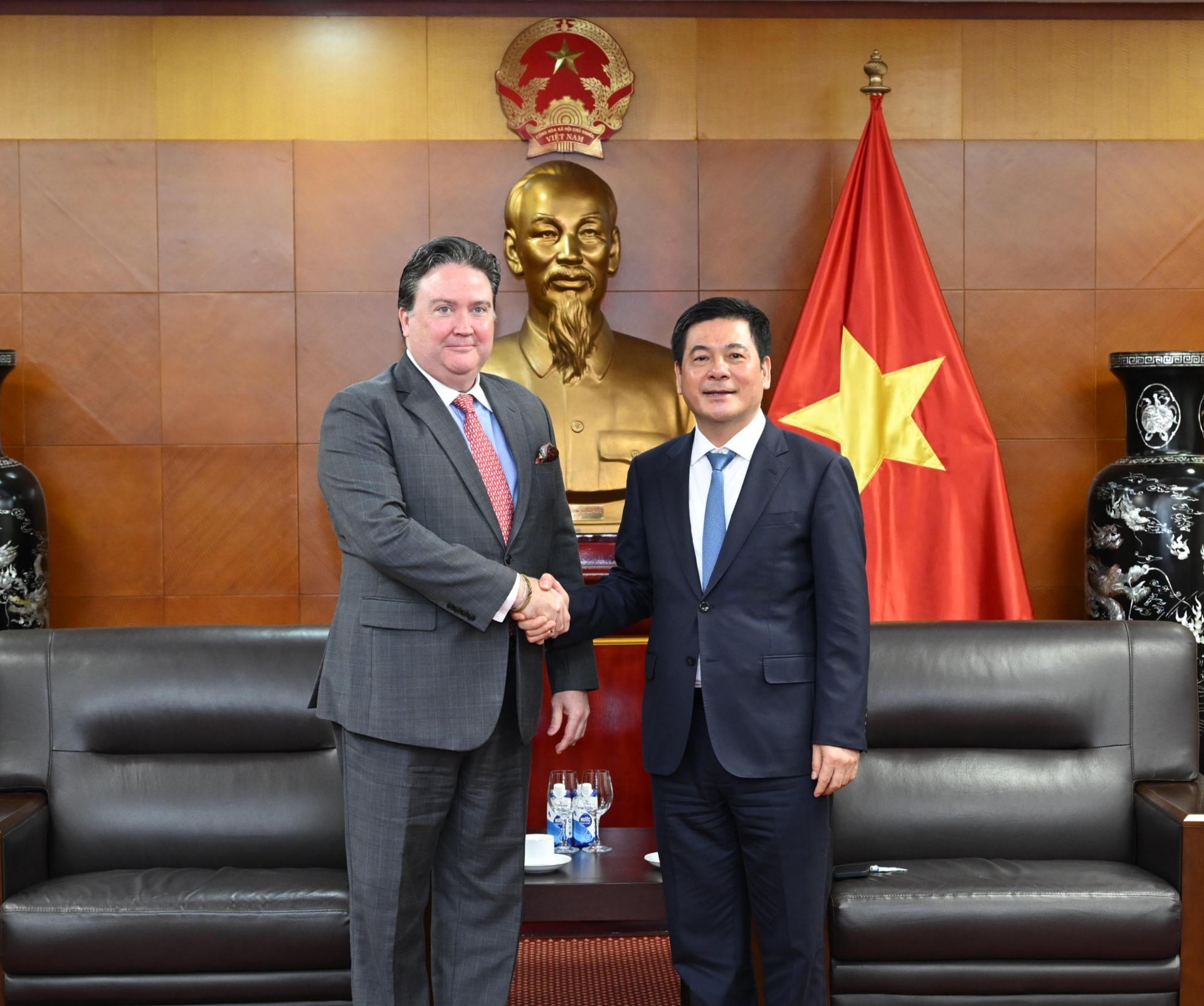 cac-tap-doan-tong-cong-ty-lon-se-som-hien-thuc-hoa-cac-thoa-thuan-voi-doi-tac-hoa-ky-2.jpg