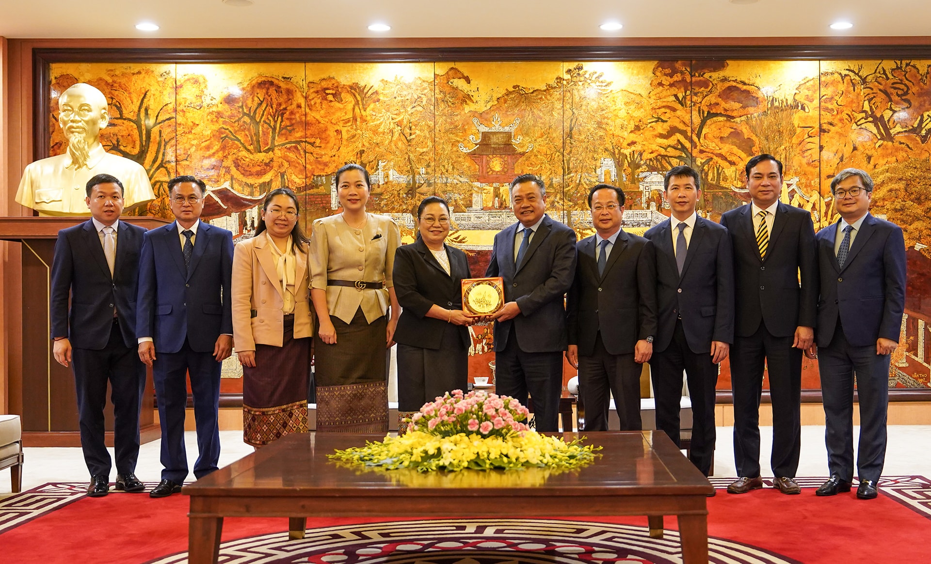 Thủ đô Hà Nội sẵn sàng hỗ trợ, tạo điều kiện thuận lợi cho các hoạt động của Đại sứ quán Lào