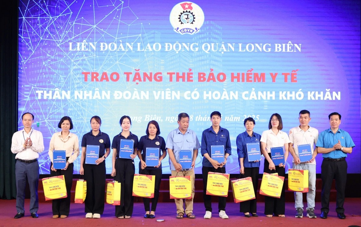 LĐLĐ quận Long Biên: Tri ân người lao động bằng những phần quà thiết thực