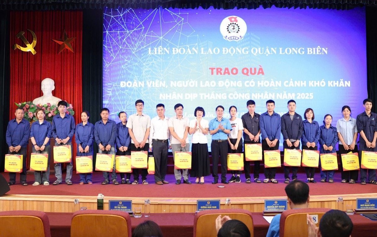 LĐLĐ quận Long Biên: Tri ân người lao động bằng những phần quà thiết thực