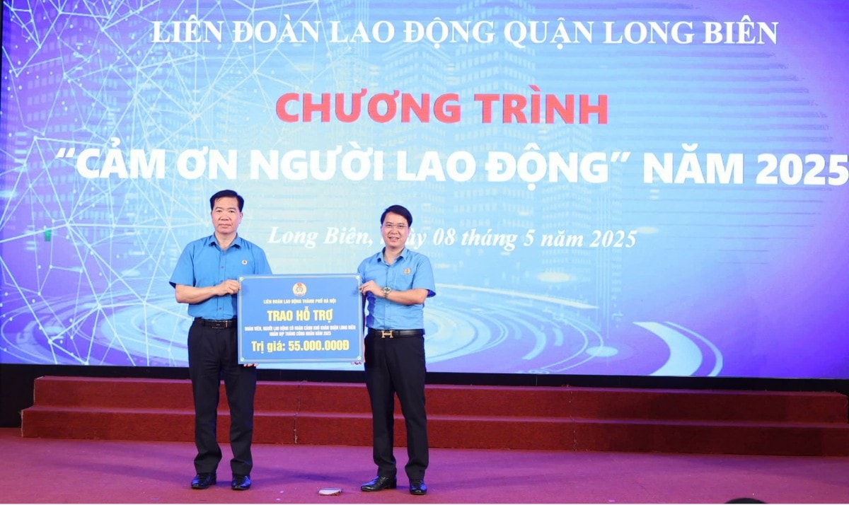 LĐLĐ quận Long Biên: Tri ân người lao động bằng những phần quà thiết thực