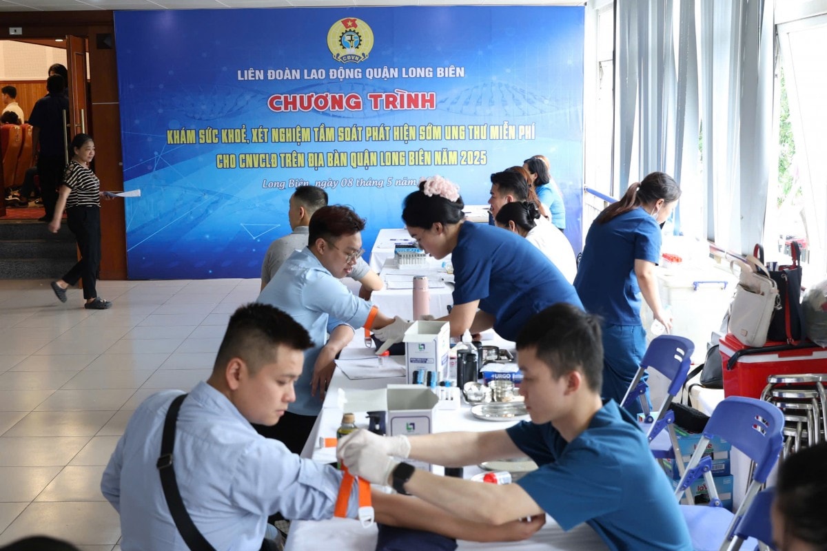 LĐLĐ quận Long Biên: Tri ân người lao động bằng những phần quà thiết thực