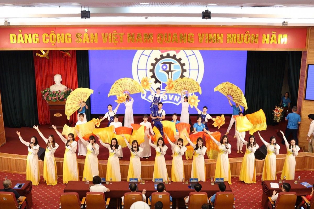 LĐLĐ quận Long Biên: Tri ân người lao động bằng những phần quà thiết thực
