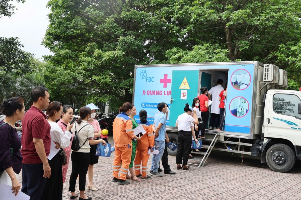 LĐLĐ quận Long Biên: Tri ân người lao động bằng những phần quà thiết thực