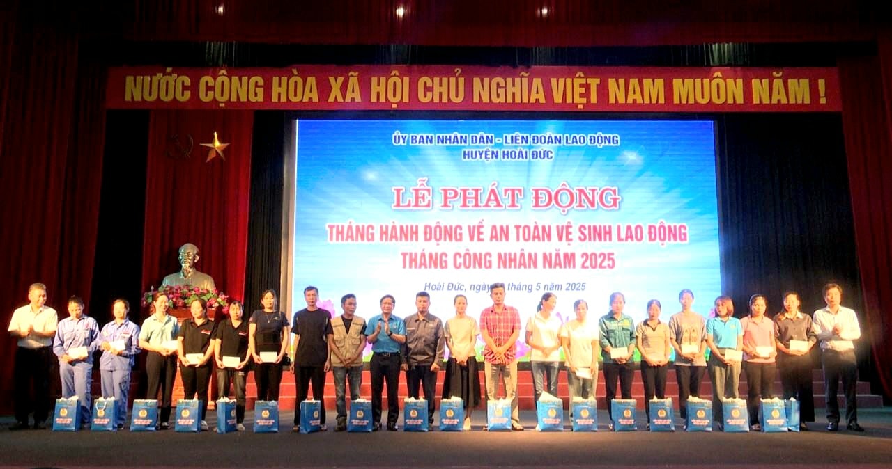 hoai-duc-tangqua3.jpg