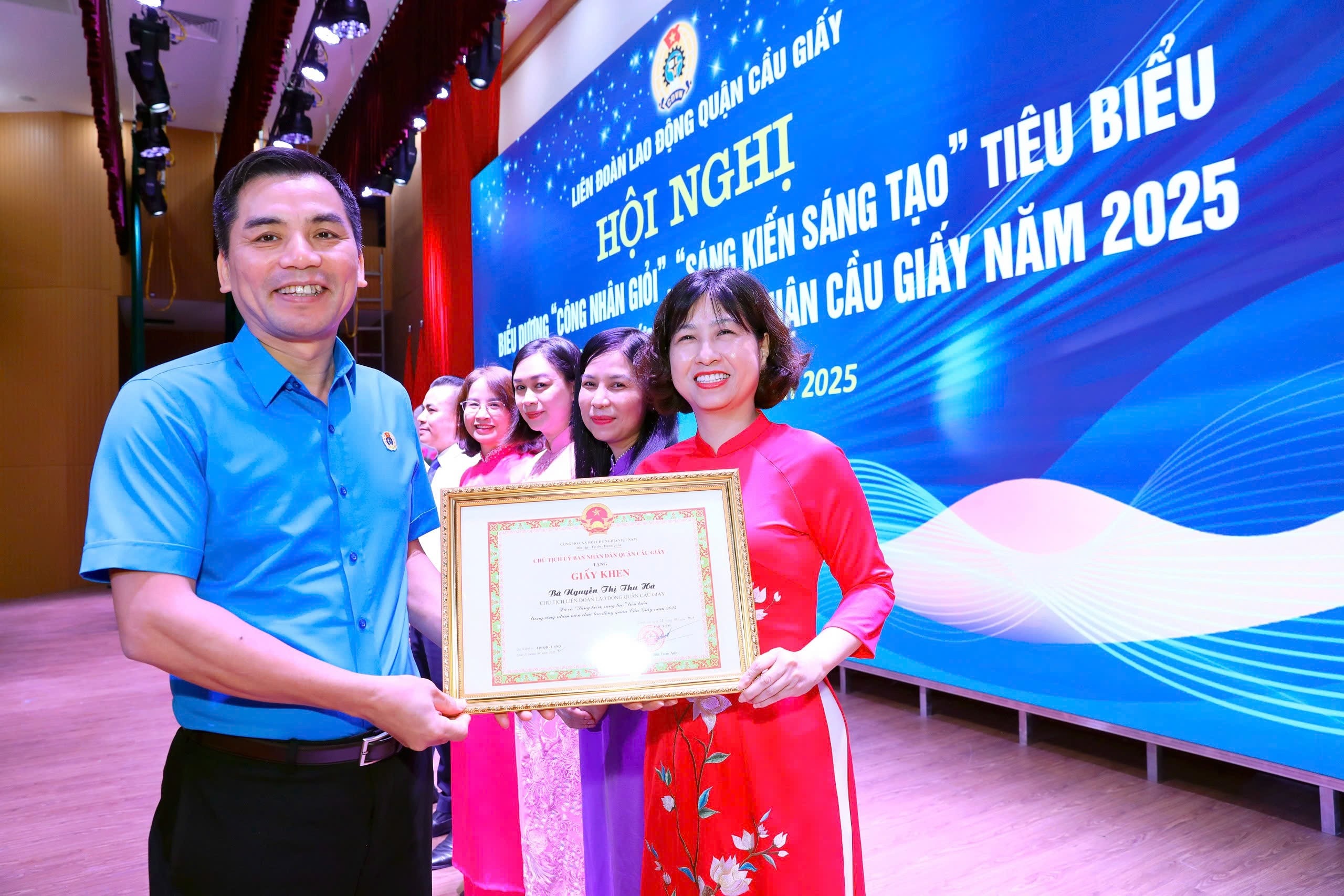 Cầu Giấy: Biểu dương 111 