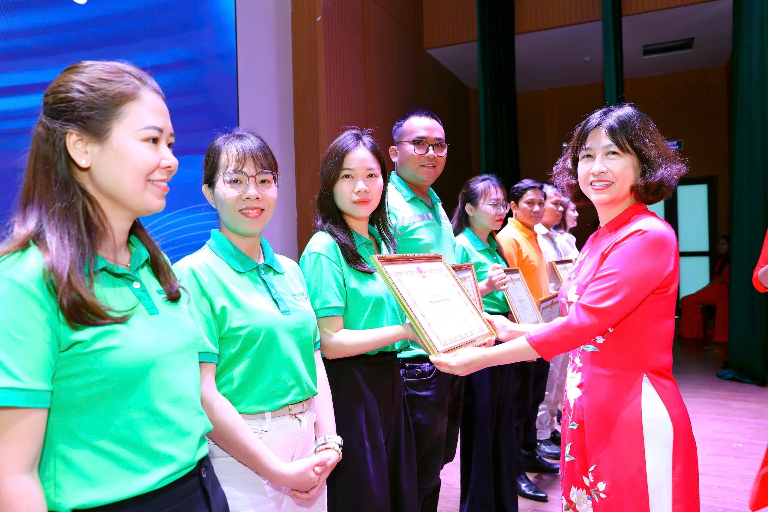 Cầu Giấy: Biểu dương 111 