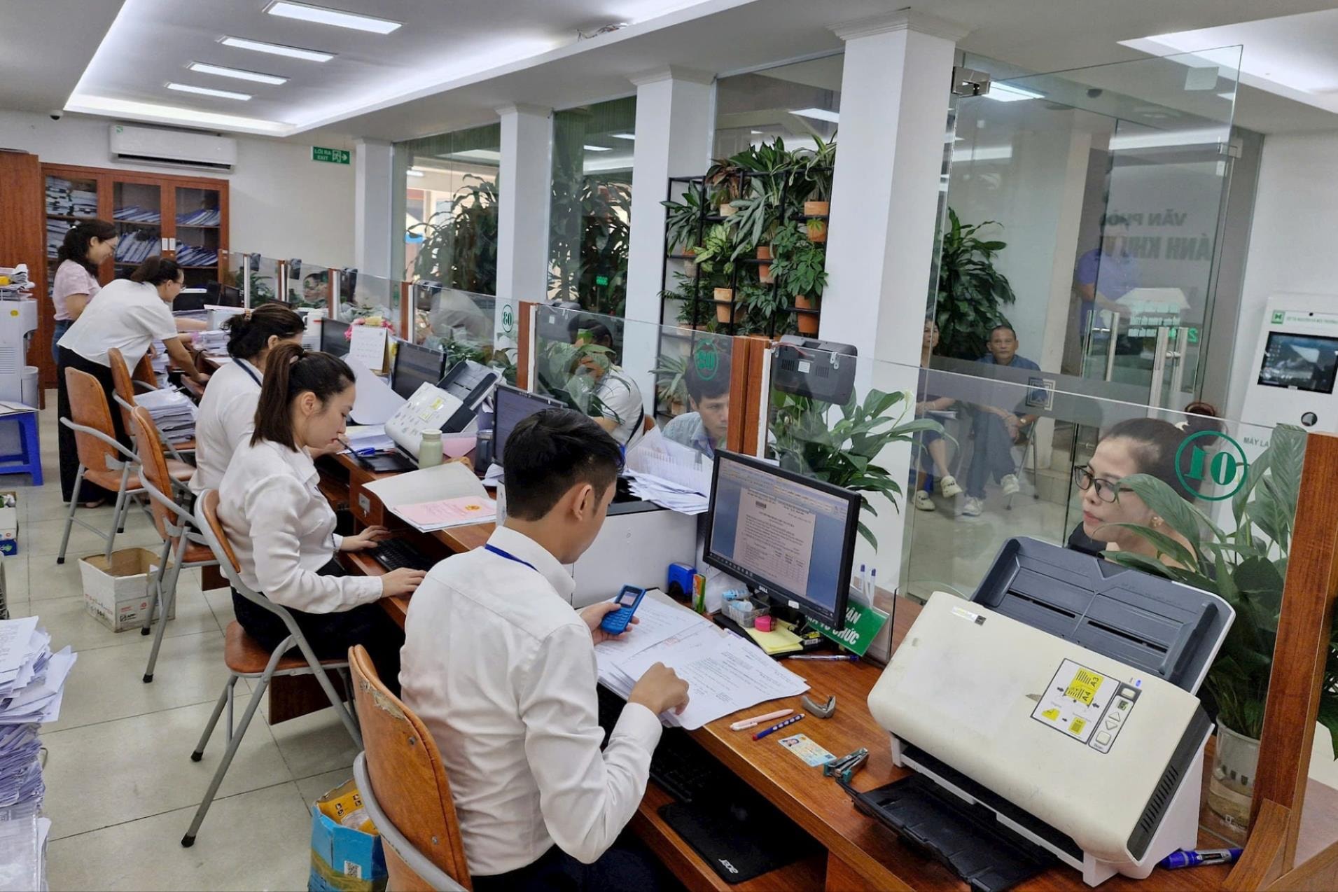 Hà Nội không yêu cầu công dân xuất trình giấy tờ khi giải quyết thủ tục hành chính