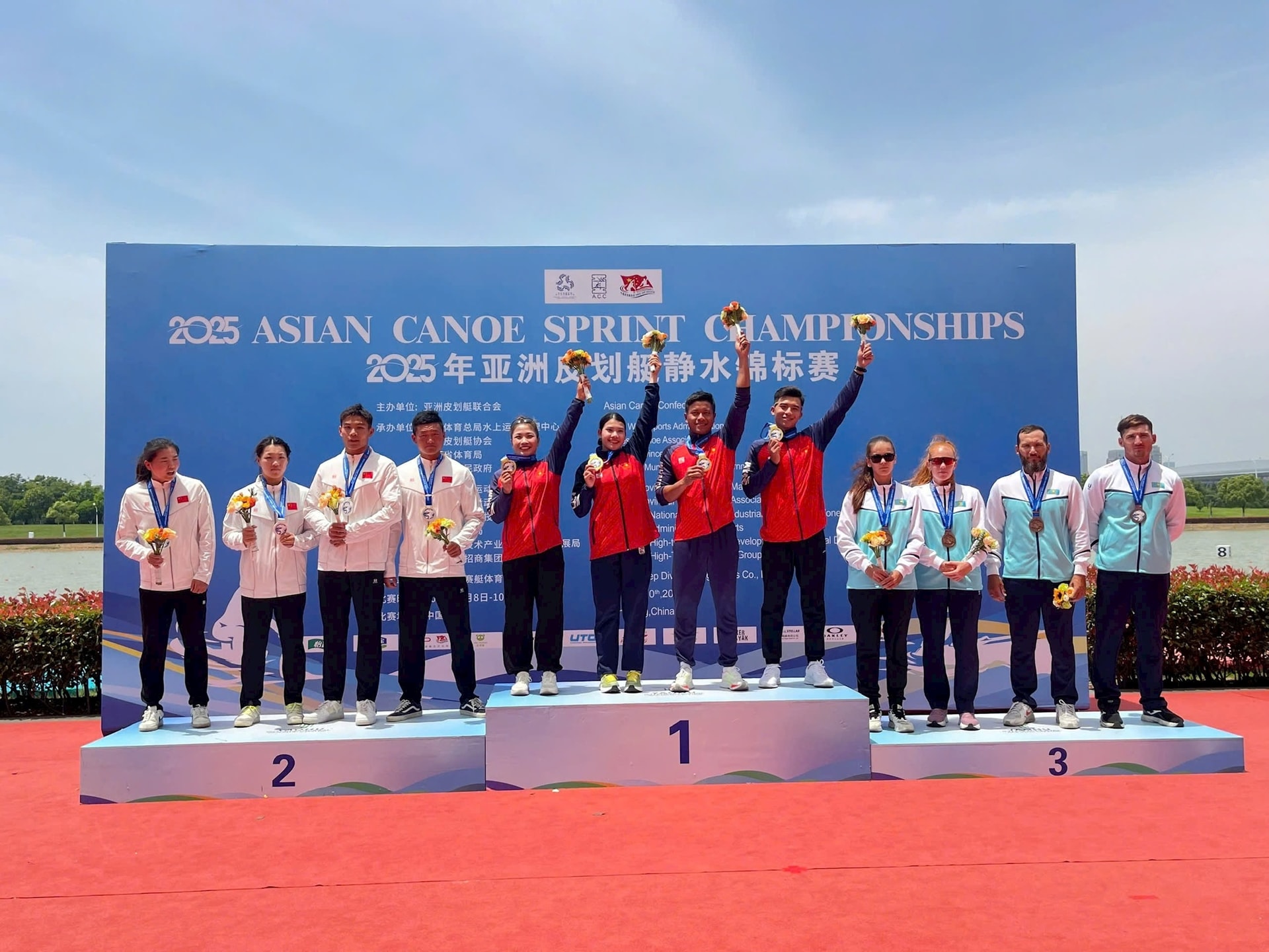 10-dua-thuyen-vn.jpg