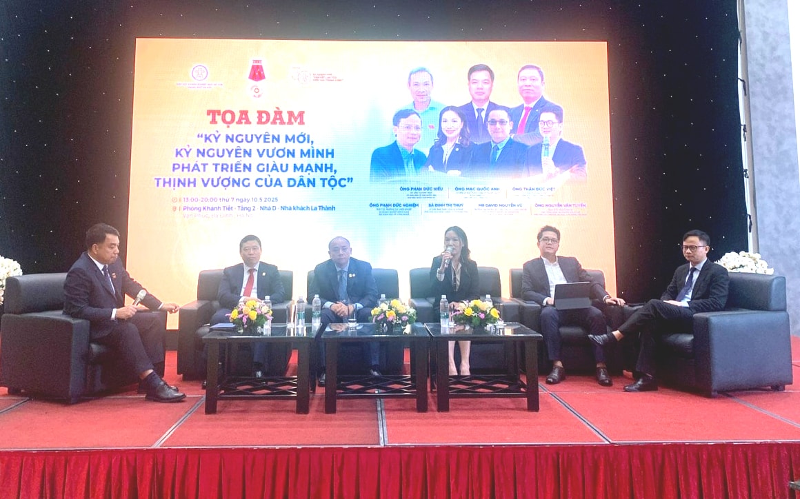 cac-dai-bieu-thao-luan-tai-toa-dam-ky-nguyen-moi-ky-nguyen-vuon-minh-phat-trien-giau-manh-thinh-vuong-cua-dan-toc-do-hiep-hoi-doanh-nghiep-nho-va-vua-thanh-pho-ha-noi-to-chuc.-anh-tuan-khai.jpg