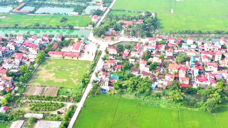 nho-day-manh-dau-tu-ha-tang-dien-mao-nong-thon-moi-o-huyen-ung-hoa-ngay-cang-khang-trang-sach-dep..jpg