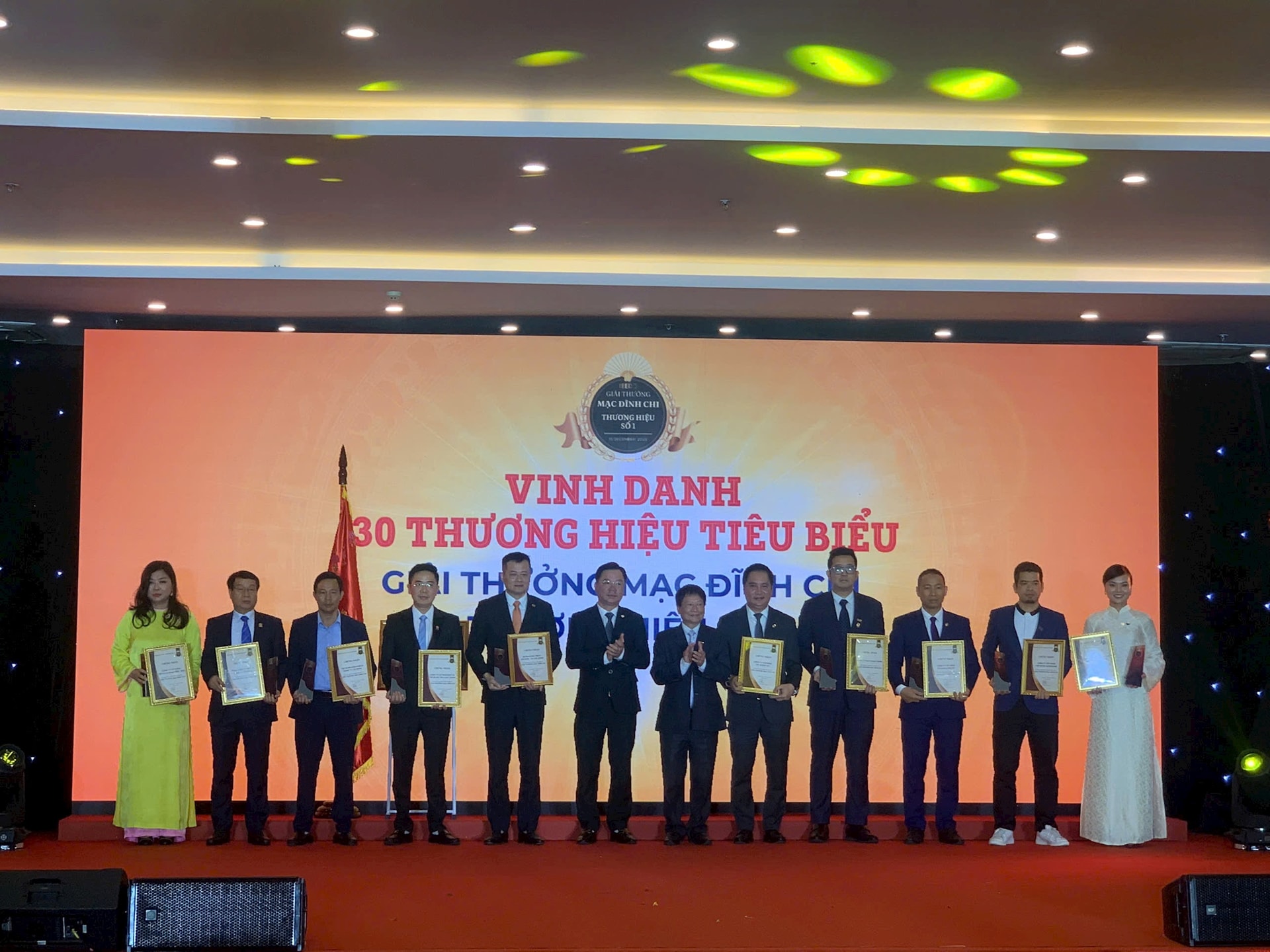 30-dn-tieu-bieu.jpg