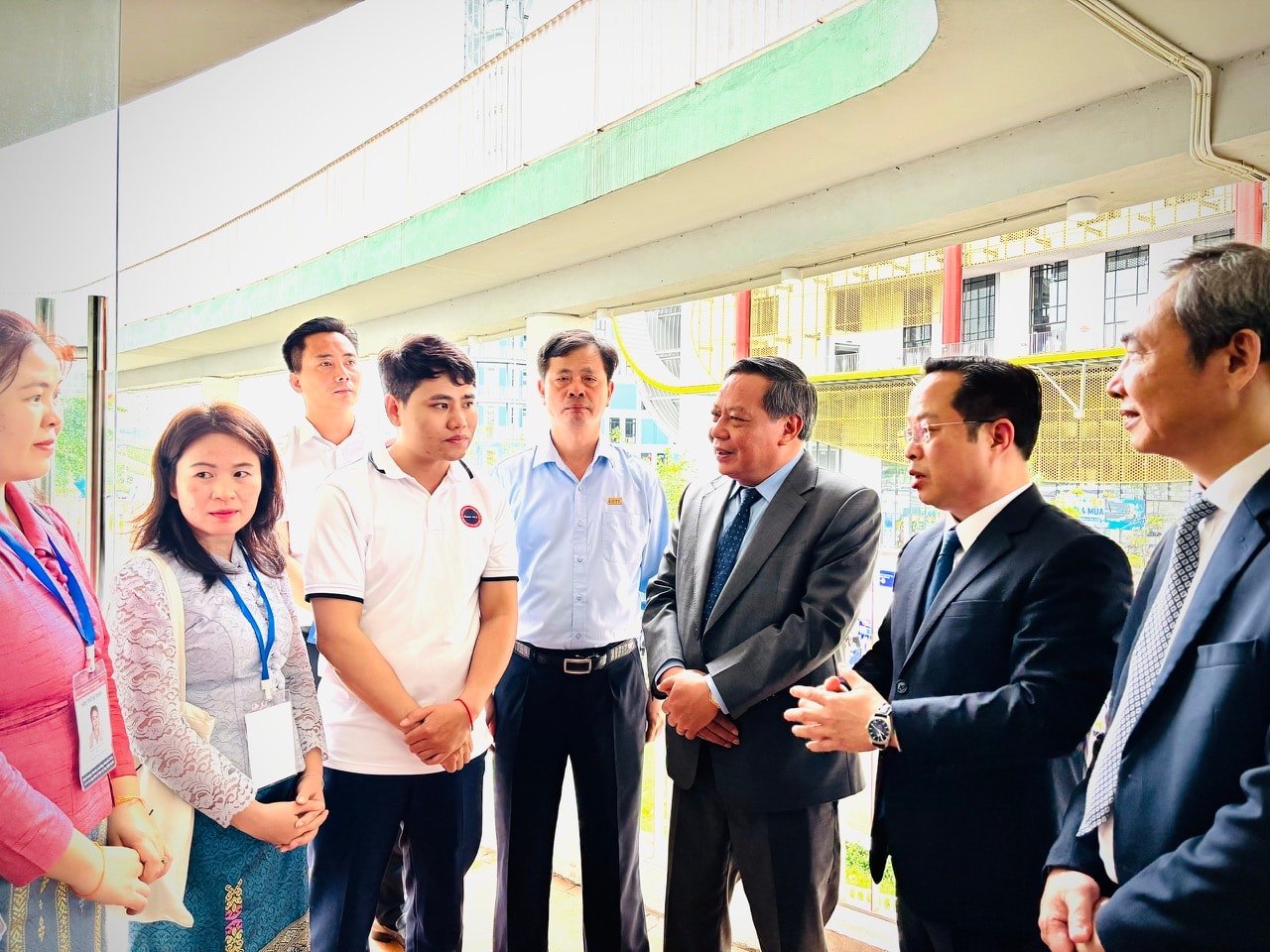 ngay-hoi-gdnn-3-tro-chuyen-gv-lao.jpg