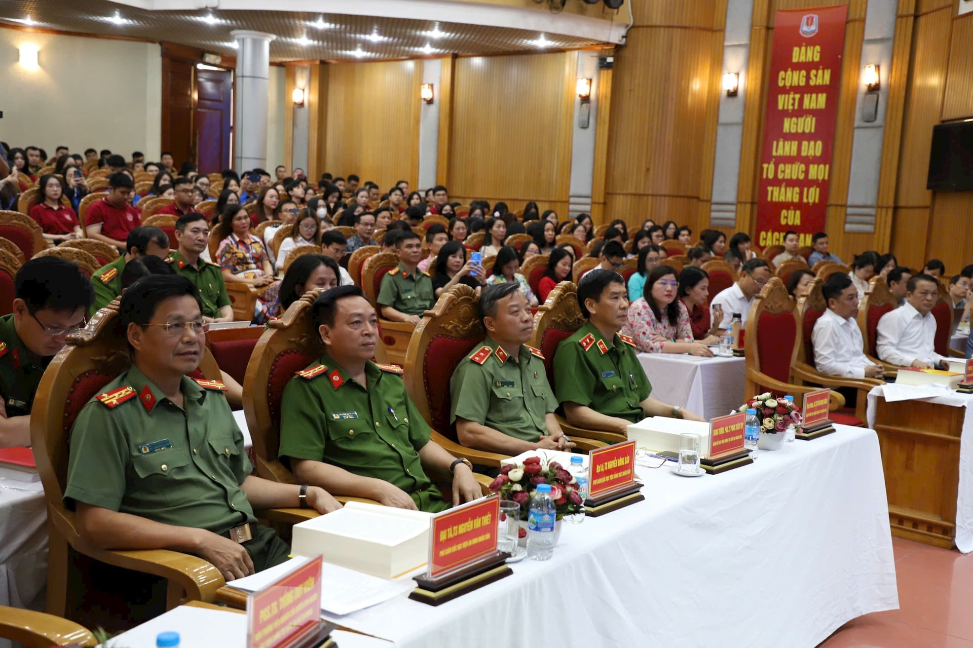 hoi-thao-quyen-con-nguoi-4.jpg?w=900