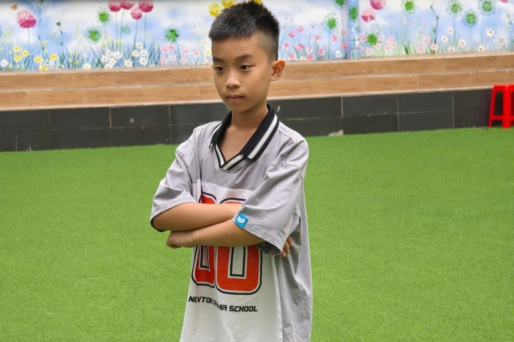 Ngoài học tập, cậu học trò nhỏ rất thích bóng đá