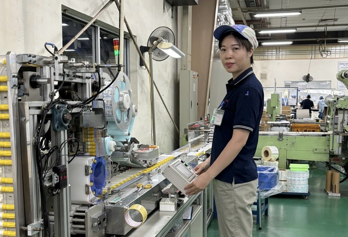 Công đoàn các KCN&CX Hà Nội biểu dương Công nhân giỏi, sáng kiến sáng tạo và điển hình tiên tiến