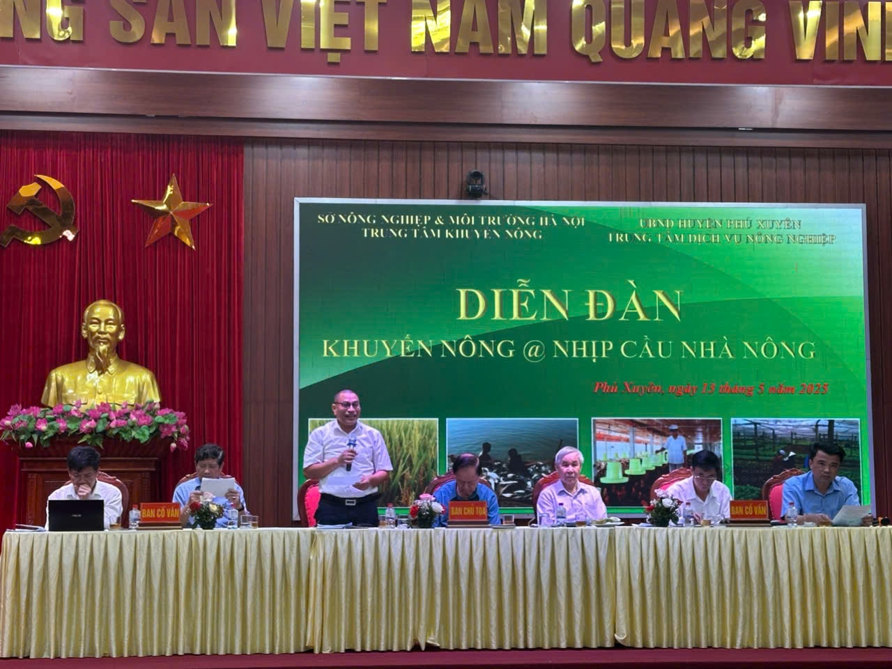 cac-nha-khoa-hoc.jpg