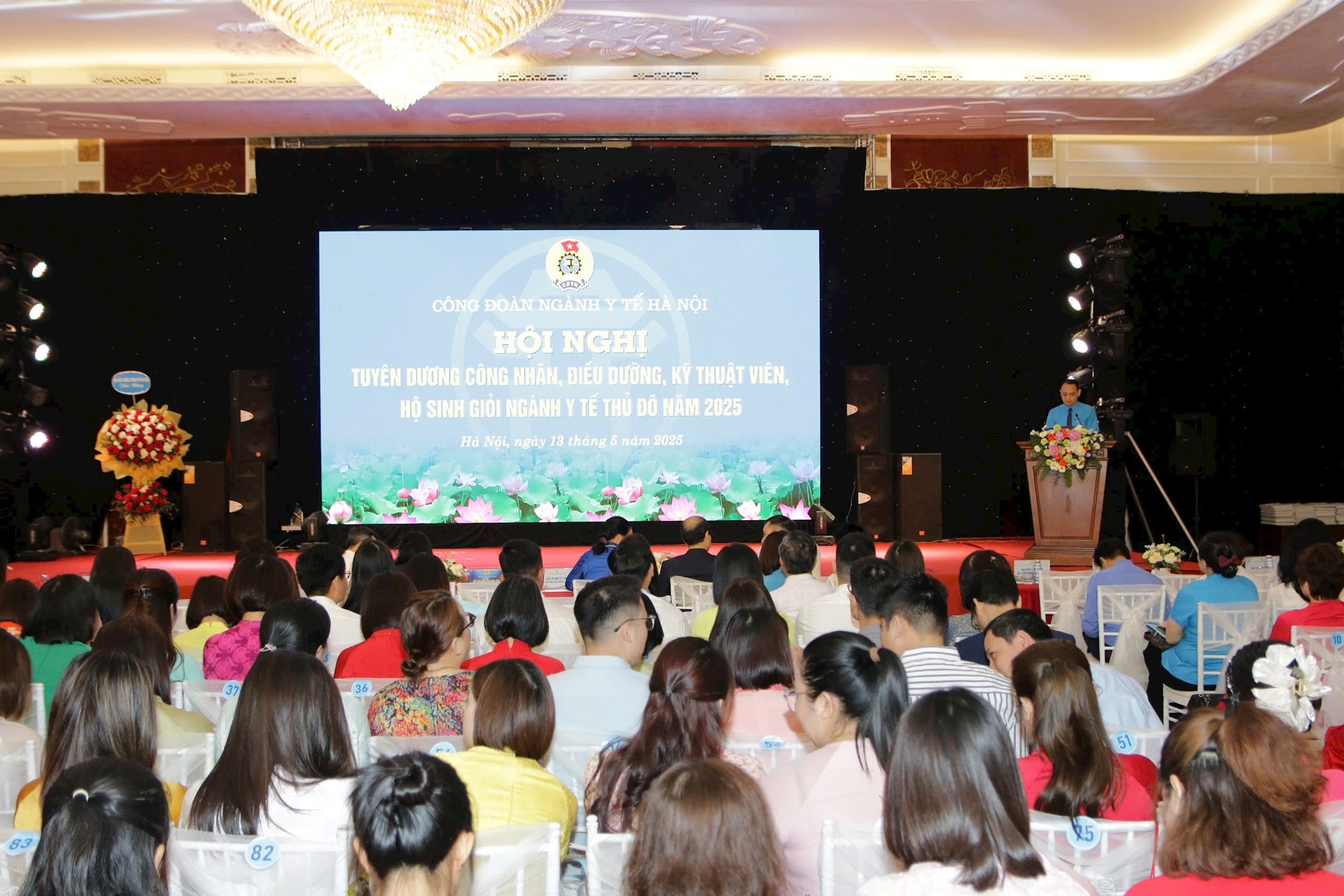 3.quang-canh-hoi-nghi.jpg