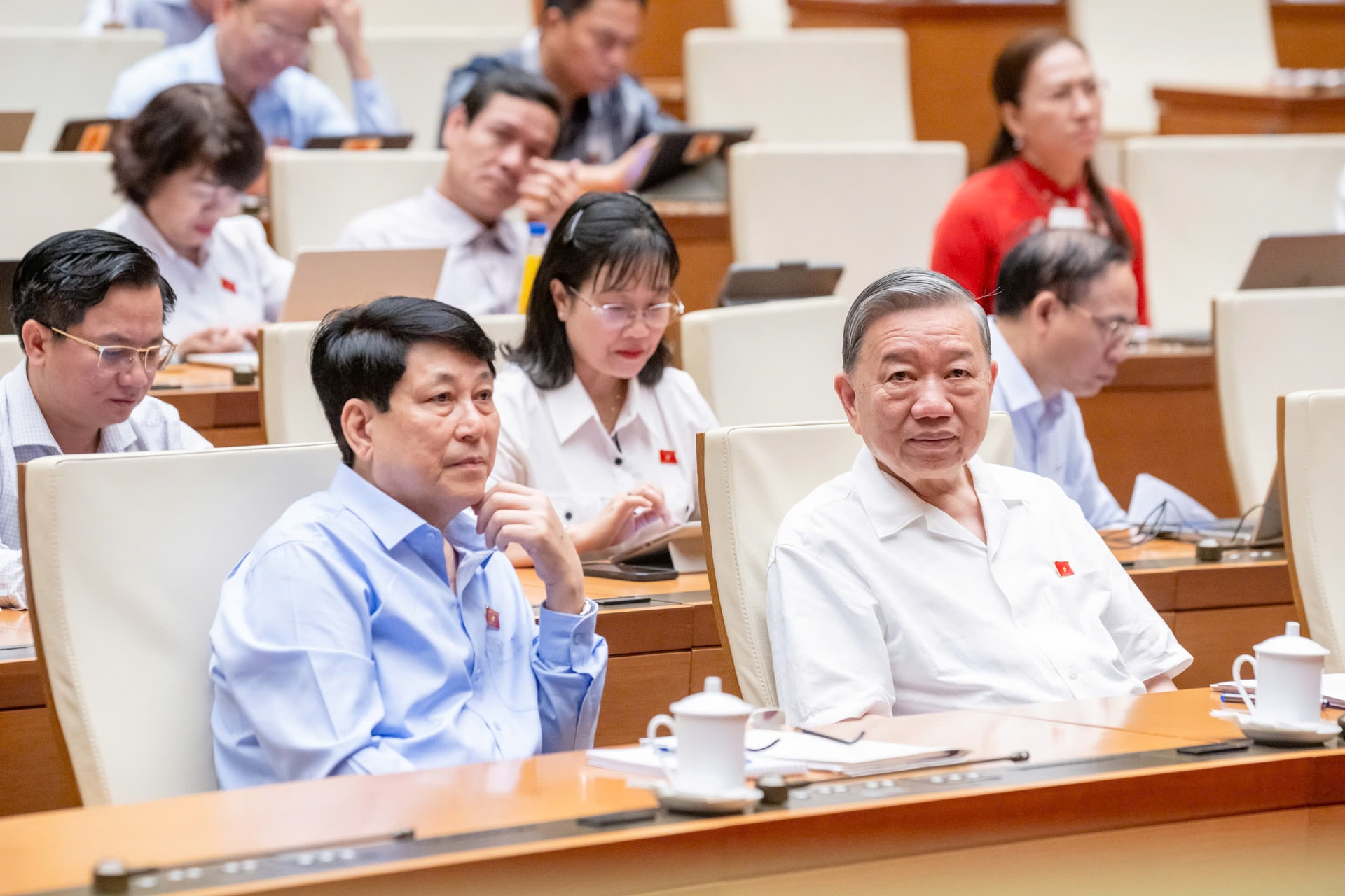 Đề xuất tăng số lượng, thẩm quyền của lãnh đạo UBND chính quyền 2 cấp