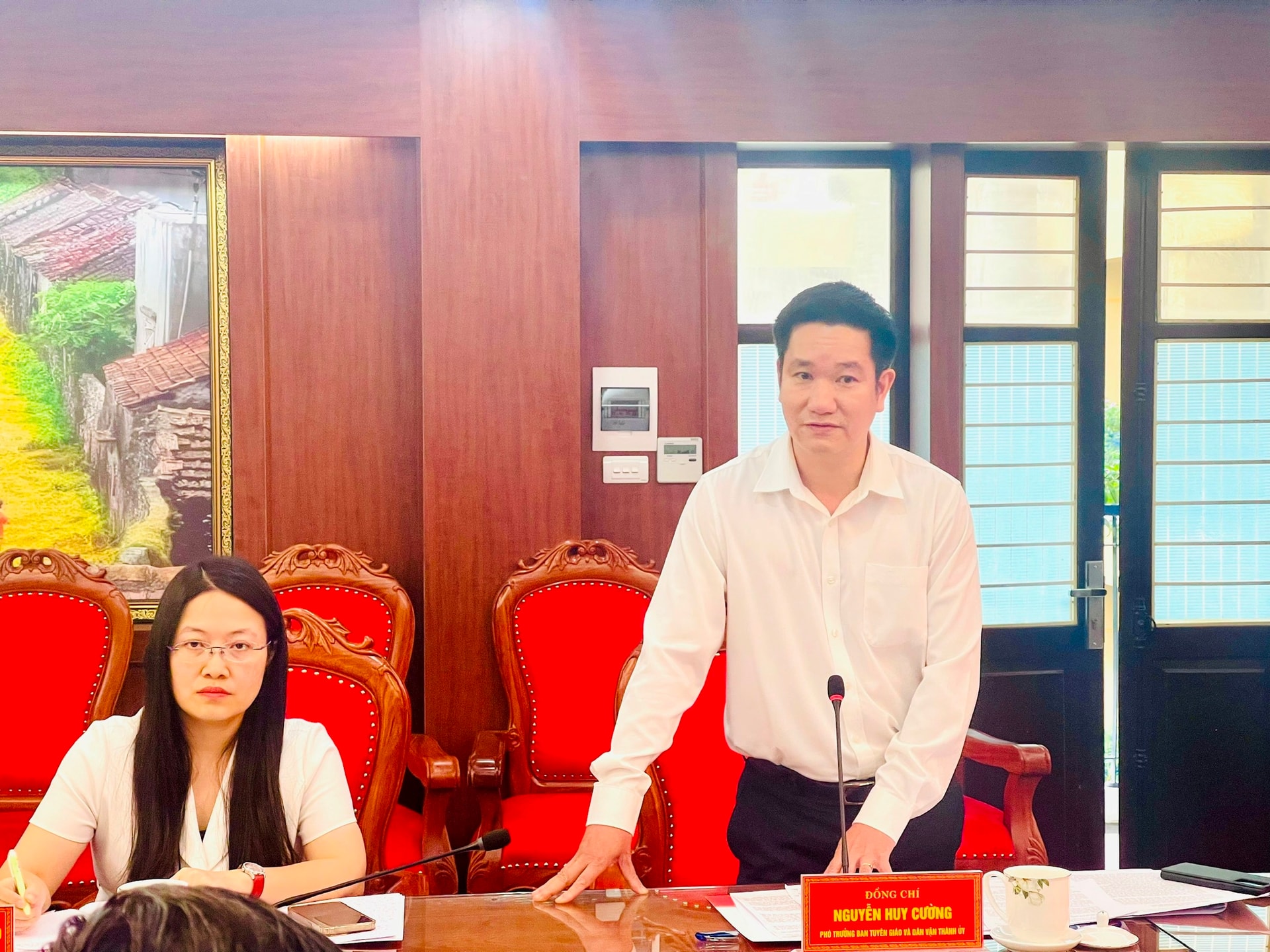 Phó Trưởng Ban Tuyên giáo và Dân vận Thành ủy Nguyễn Huy Cường phát biểu tại buổi làm việc. Ảnh: Hương Ly 