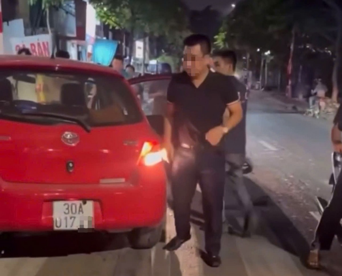 Công an Hà Nội liên tiếp đình chỉ 2 cán bộ Công an