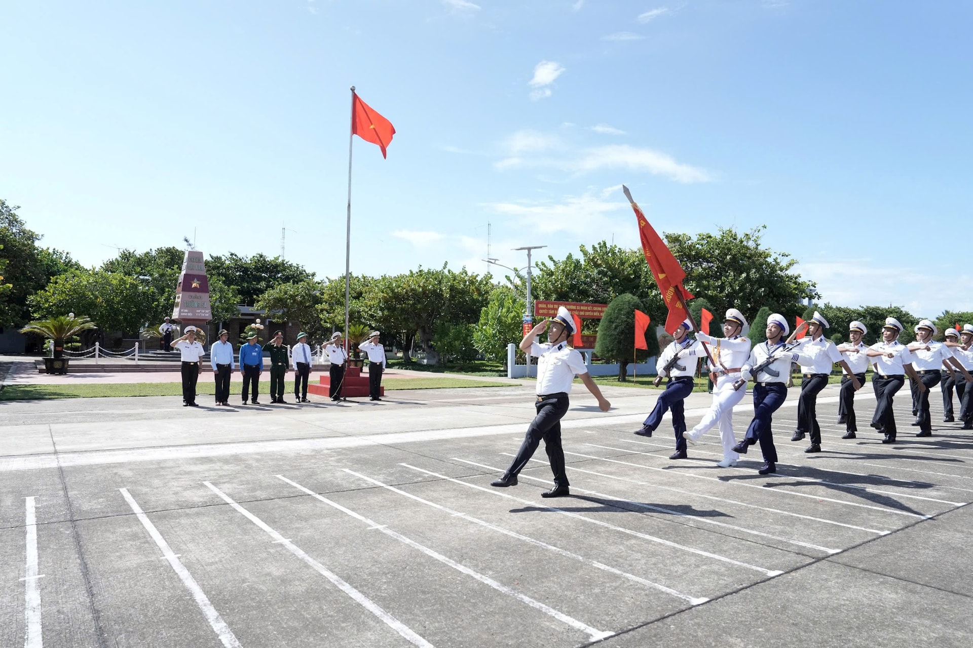12-5-truong-sa-lon-dh-1.jpg