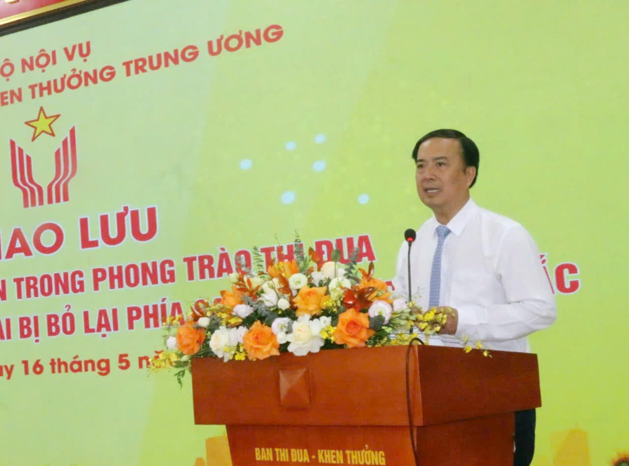 Phó Trưởng ban Ban Thi đua - Khen thưởng Trung ương Nguyễn Anh Tuấn phát biểu tại chương trình giao lưu. Ảnh: Tuấn Việt