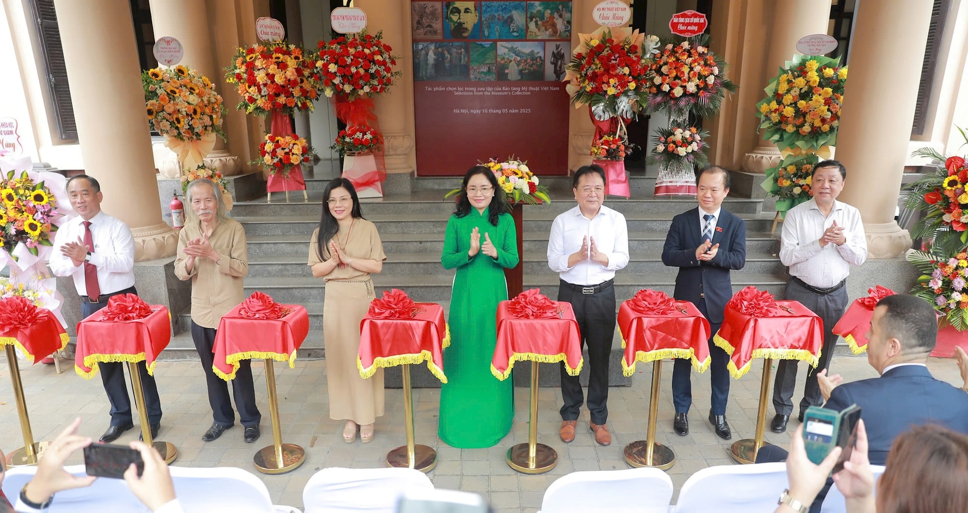 khai-mac-trien-lam-hcm.jpg