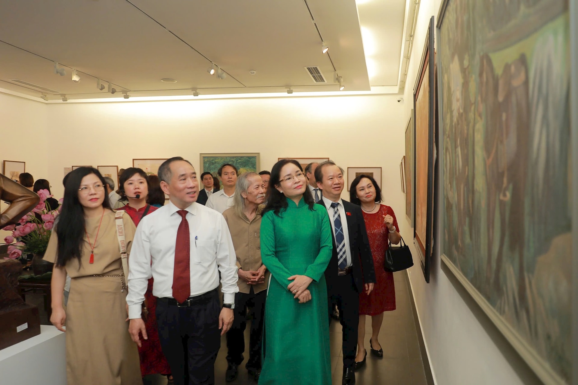 tham-quan-trien-lam.jpg