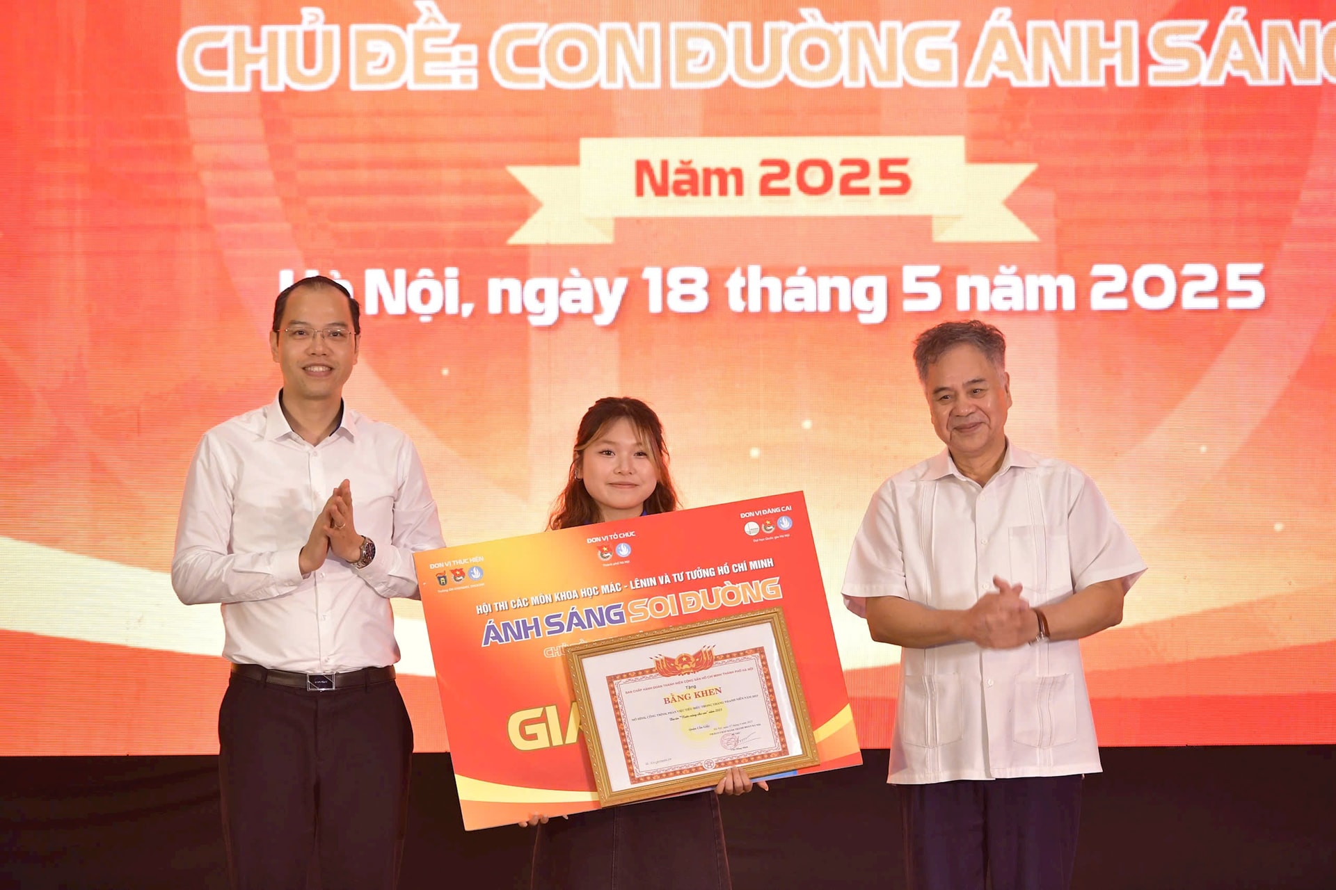 nhat.jpg