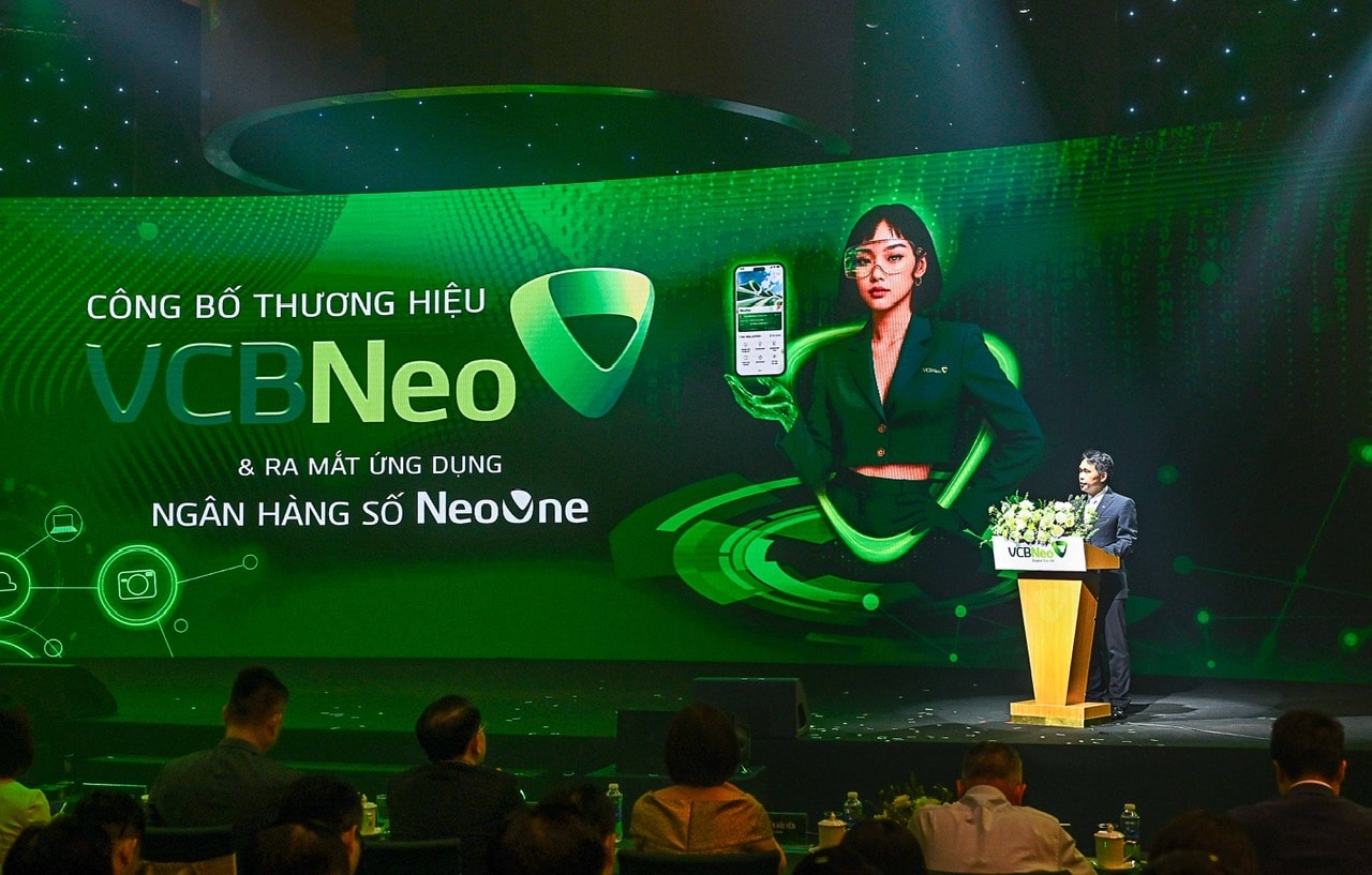 Ông Nguyễn Mạnh Hùng - Thành viên Hội đồng quản trị Vietcombank, Chủ tịch Hội đồng thành viên VCBNeo phát biểu chia sẻ về định hướng chiến lược, mục tiêu phát triển của VCBNeo.