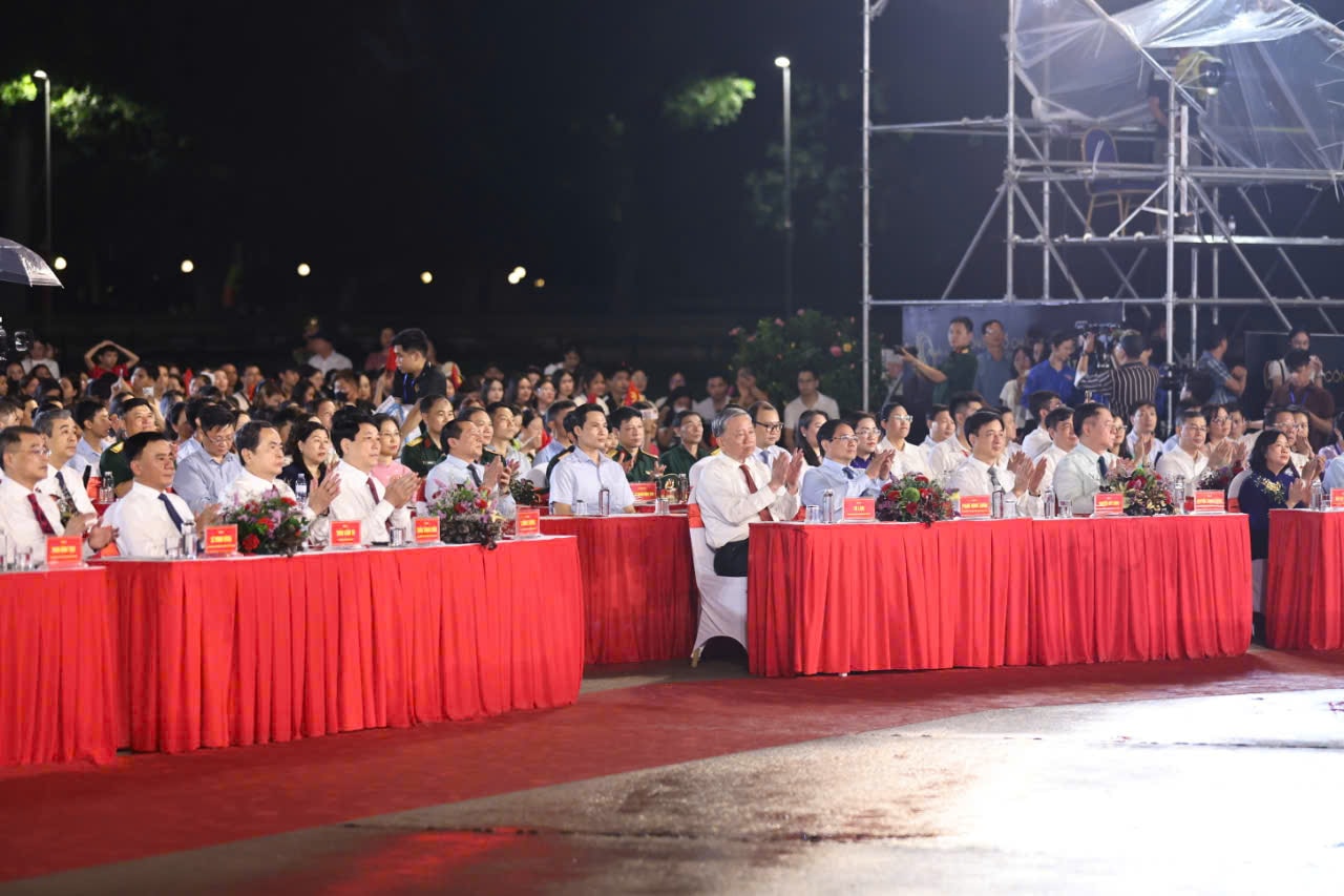 delegates-visit-nlhcm.jpg