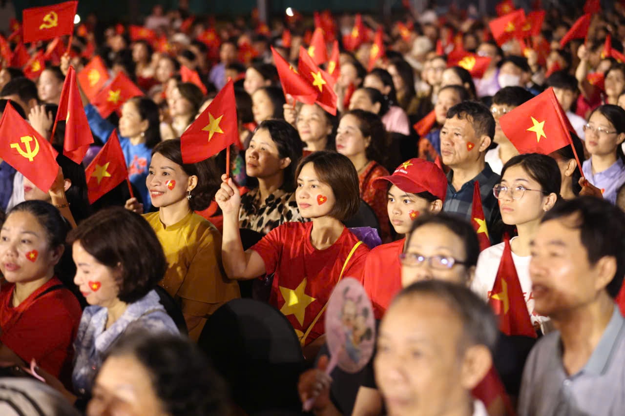 ហ្វូង-of-audience-tourists.jpg