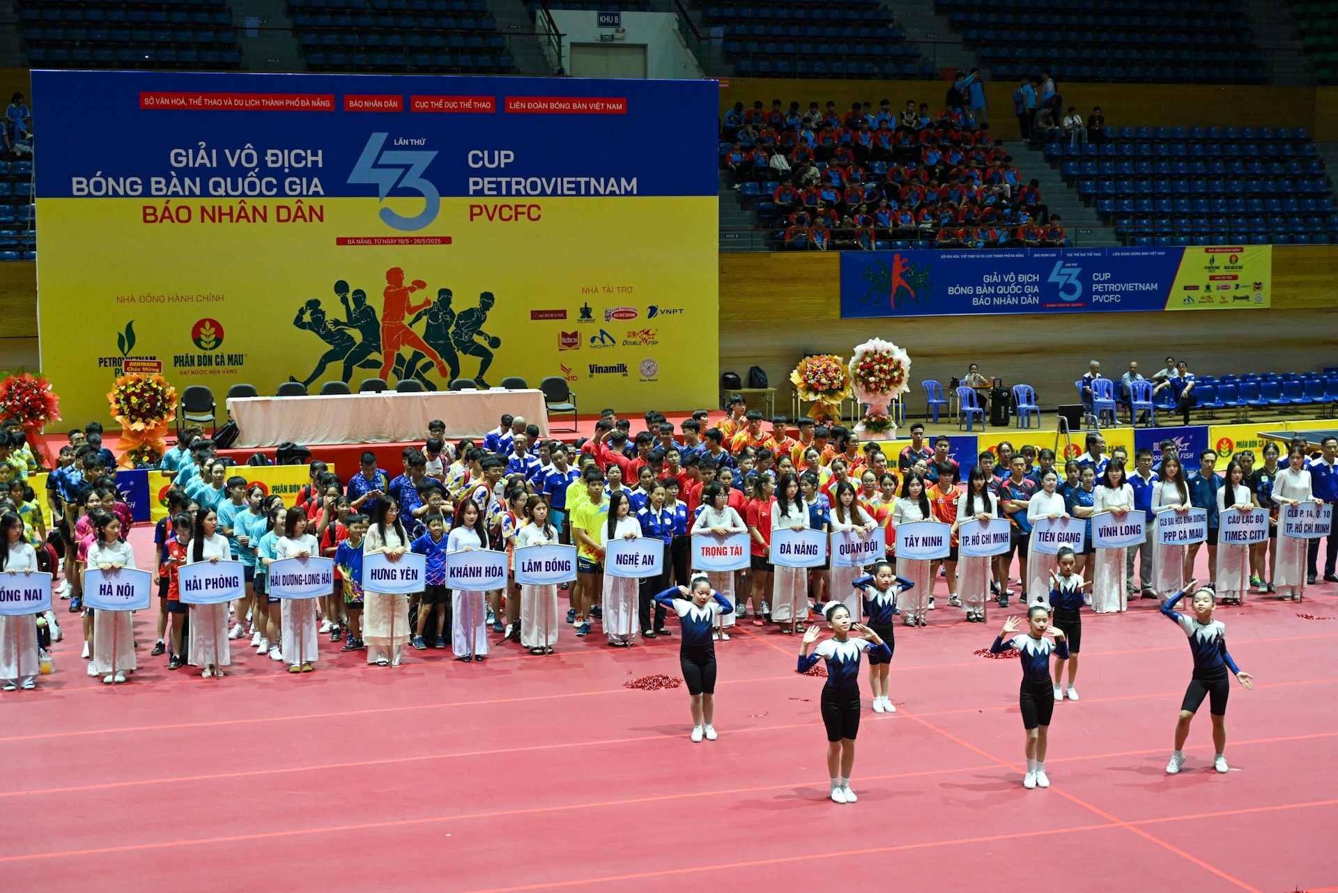 19-khai-mac-bong-ban1.jpg
