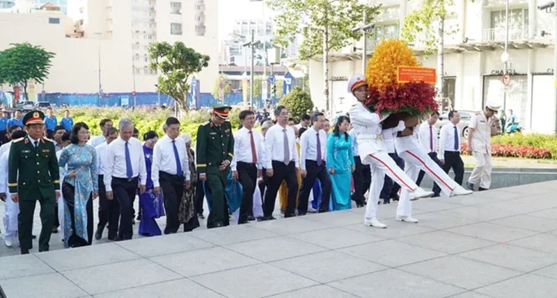 dang-hoa-chu-tich-ho-chi-minh-19-5.jpg