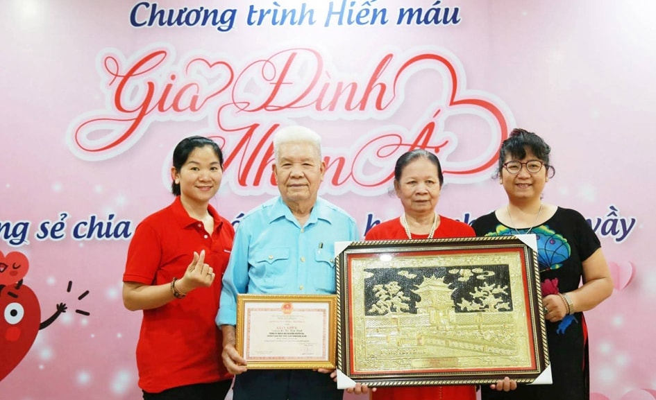 le-dinh-duat-hien-mau-.jpg