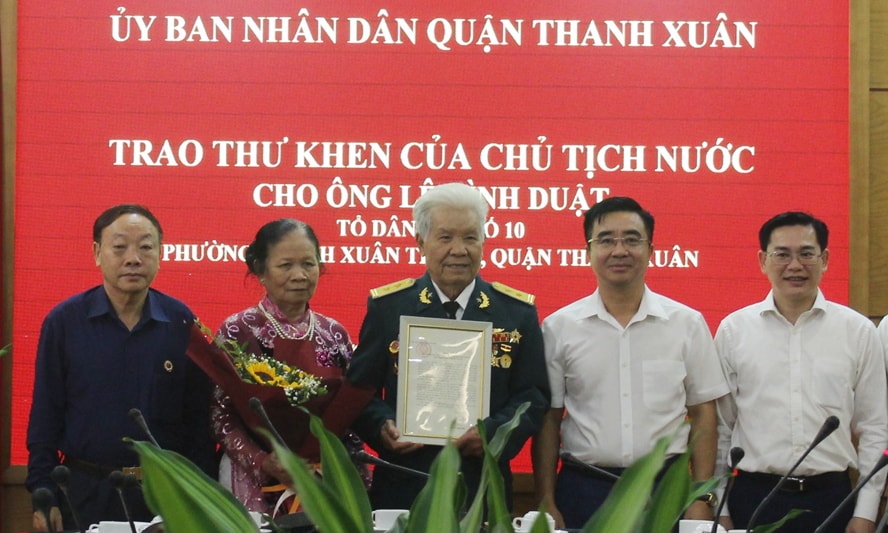 le-dinh-duat-thu-khen-.jpg