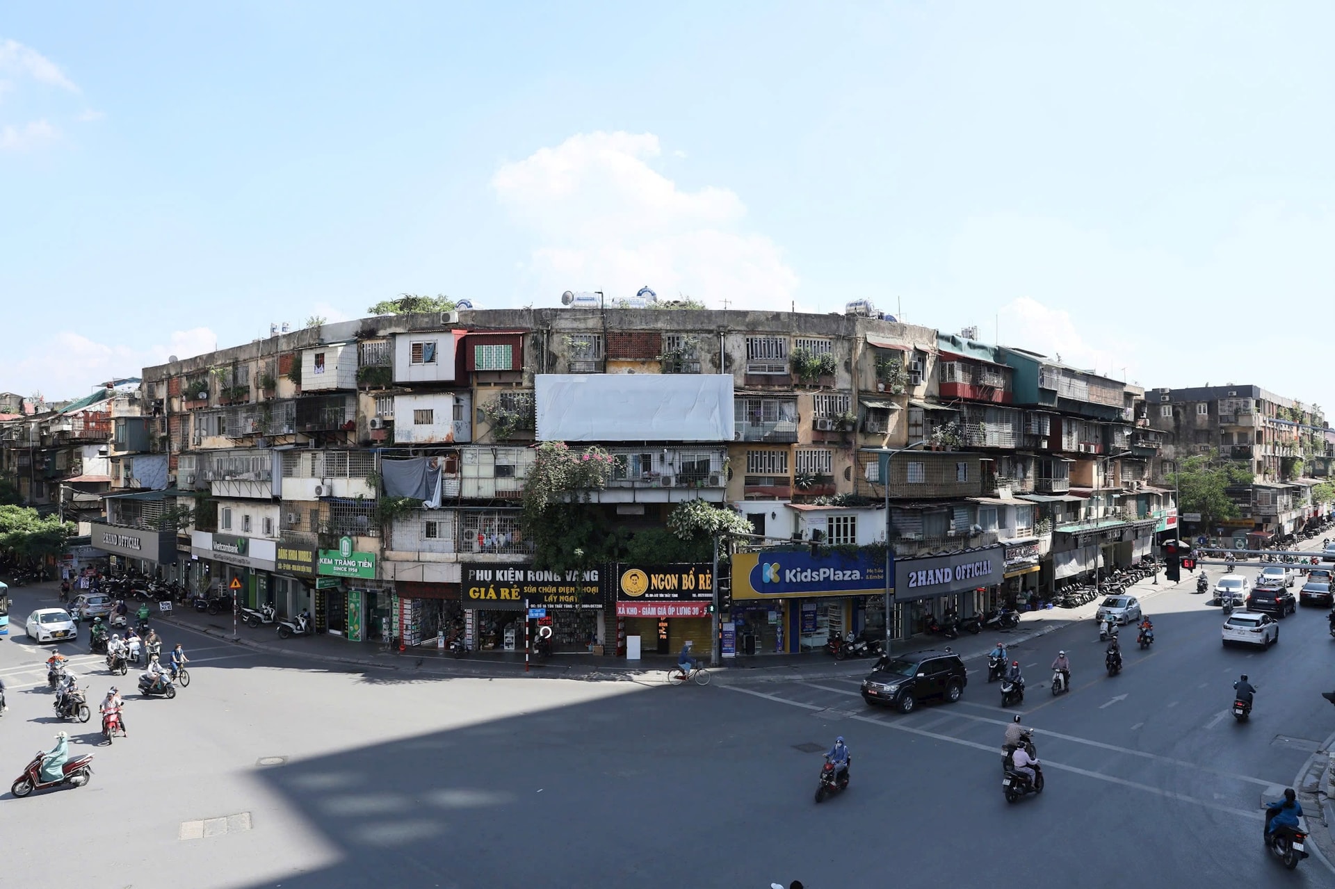 Toàn cảnh Chung Cư Nguyễn Công Trứ. Ảnh: Phạm Hùng