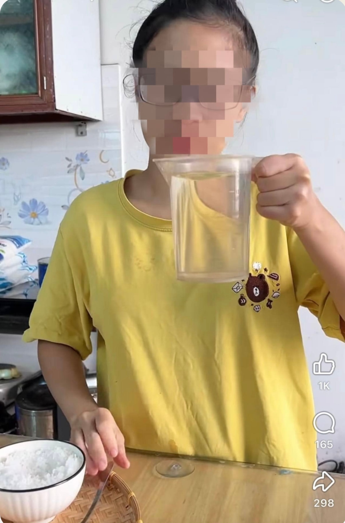 trao-luu-uongnuoc-muoi.jpg